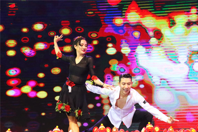 成都東辰學(xué)校 歌伴舞 《夢回大唐》